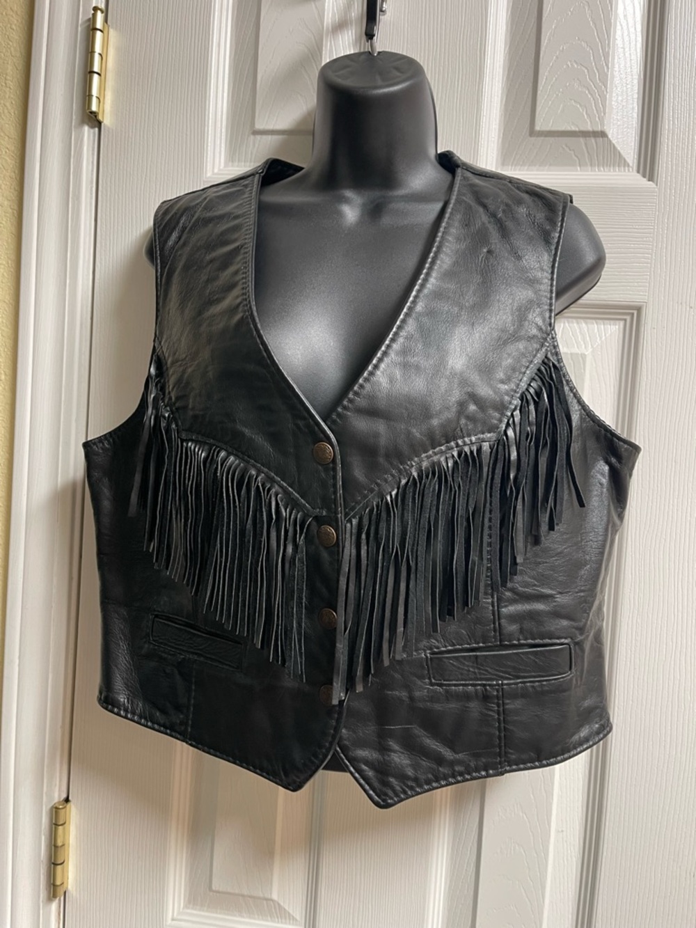 Black Leather Fringe Vest - Classic Western-Inspired Layer